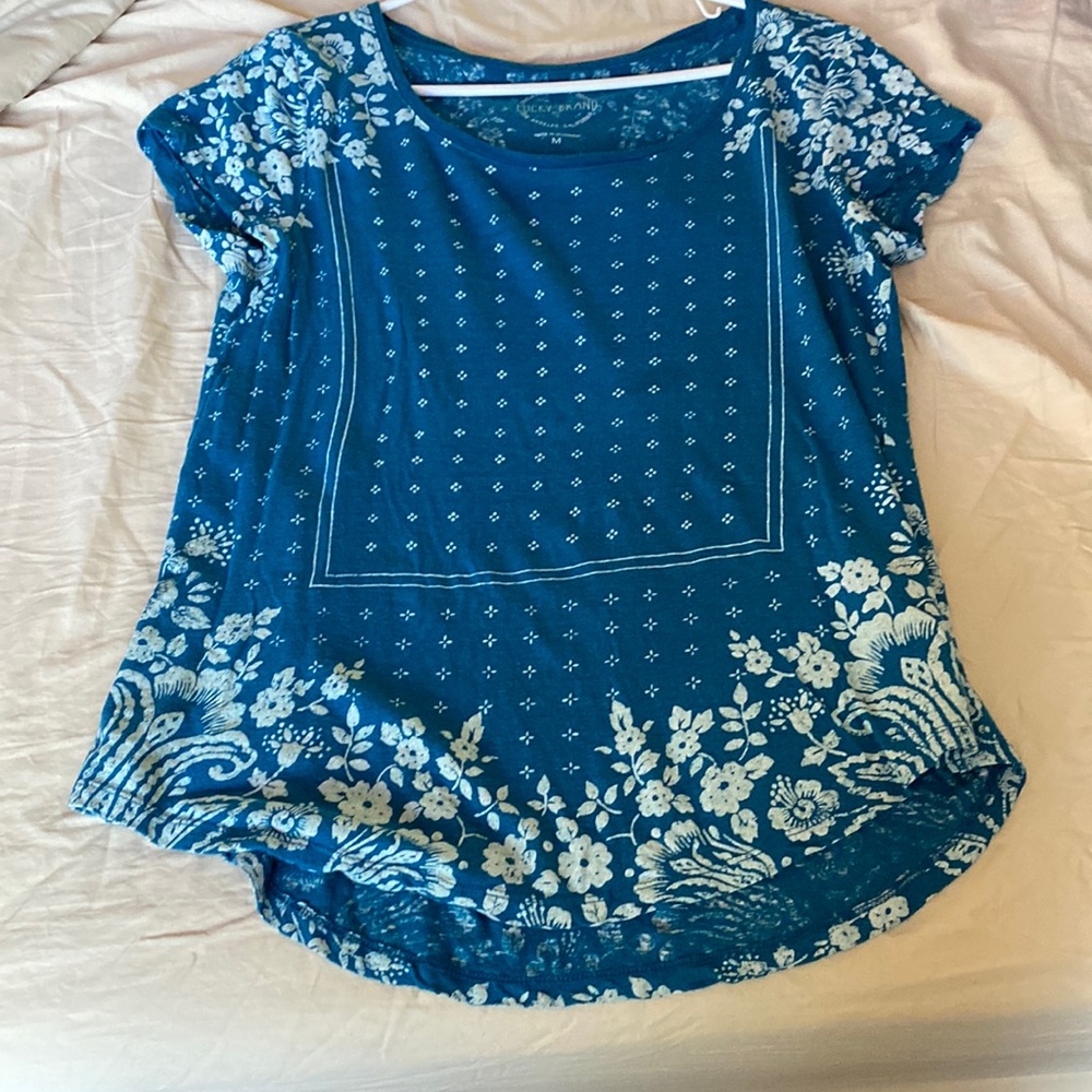 Women’s Lucky Brand Cap Sleeve Blue Top with White Floral Design Size Medium